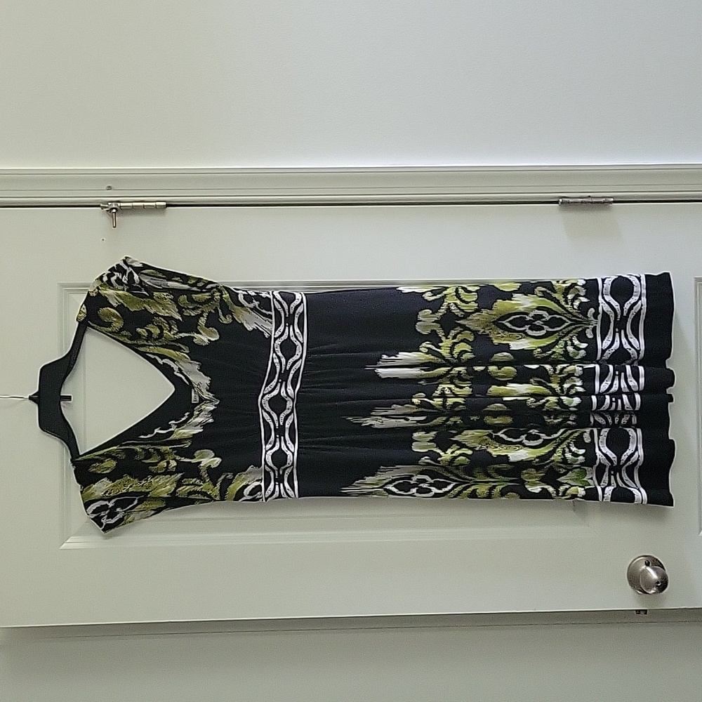 Sandra Darren, size 10, black dress with green and white floral pattern